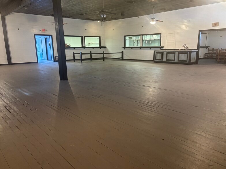 More Photos Of 13525 Wetmore Rd, San Antonio Restaurant For Lease