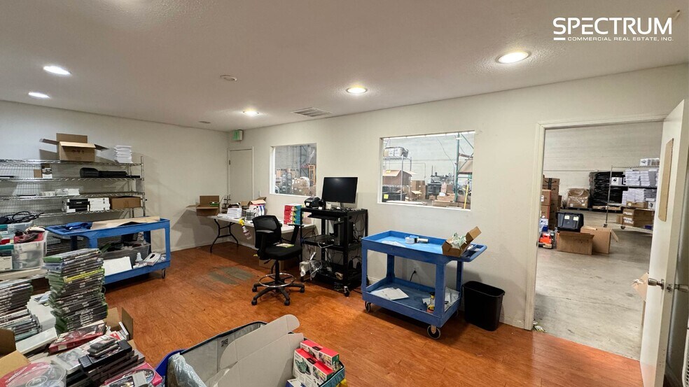More Photos Of 16125 Cantlay St, Van Nuys Warehouse For Lease