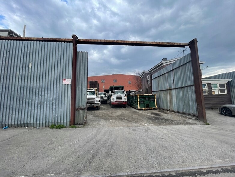 More Photos Of 9410 Merrick Blvd, Jamaica Warehouse For Lease