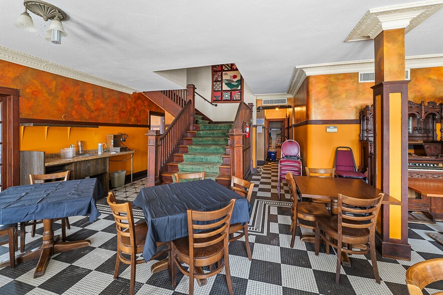 More Photos Of 1302 Main st, Saint Cloud Restaurant For Sale