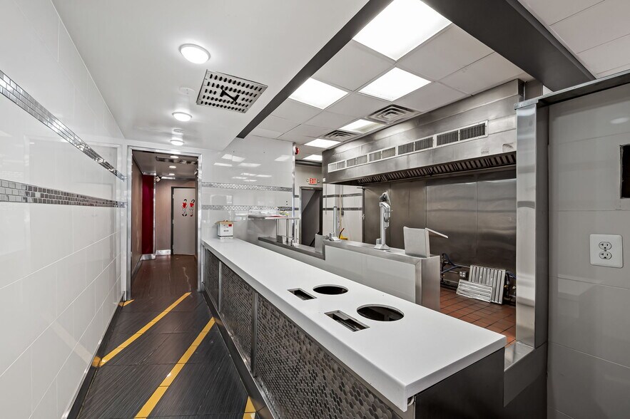 More Photos Of 13 W Allegheny Ave, Towson Storefront For Sale