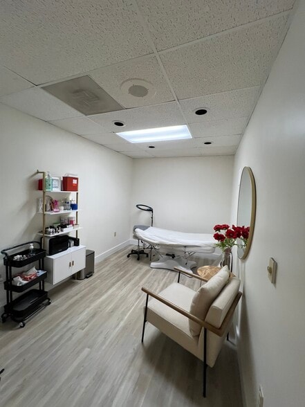 More Photos Of 11808 Kingston Pike, Knoxville Medical For Sale