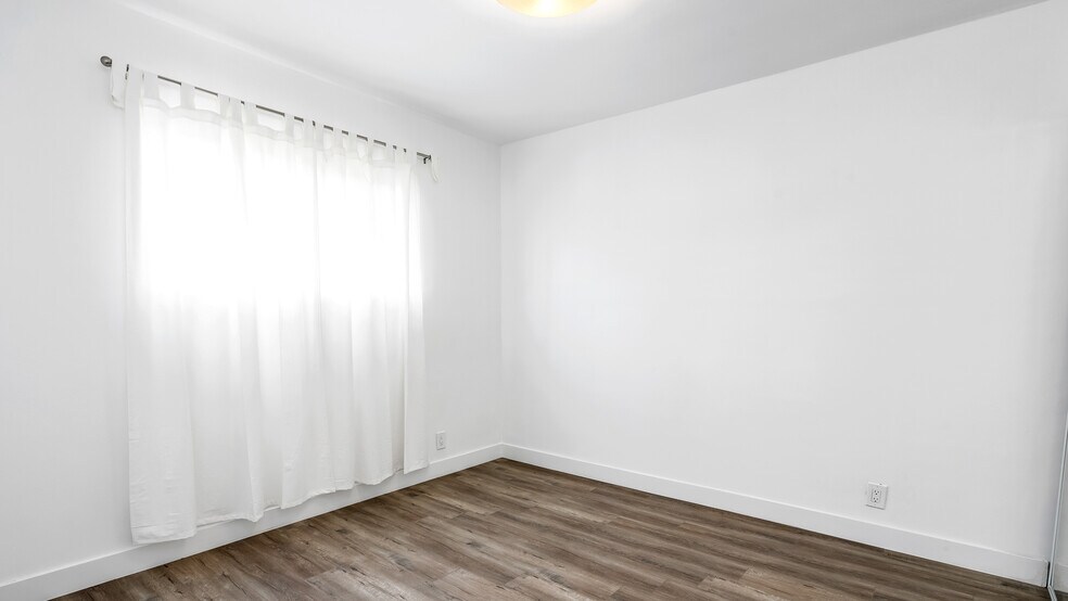 More Photos Of 10974 S Figueroa St, Los Angeles Apartments For Sale