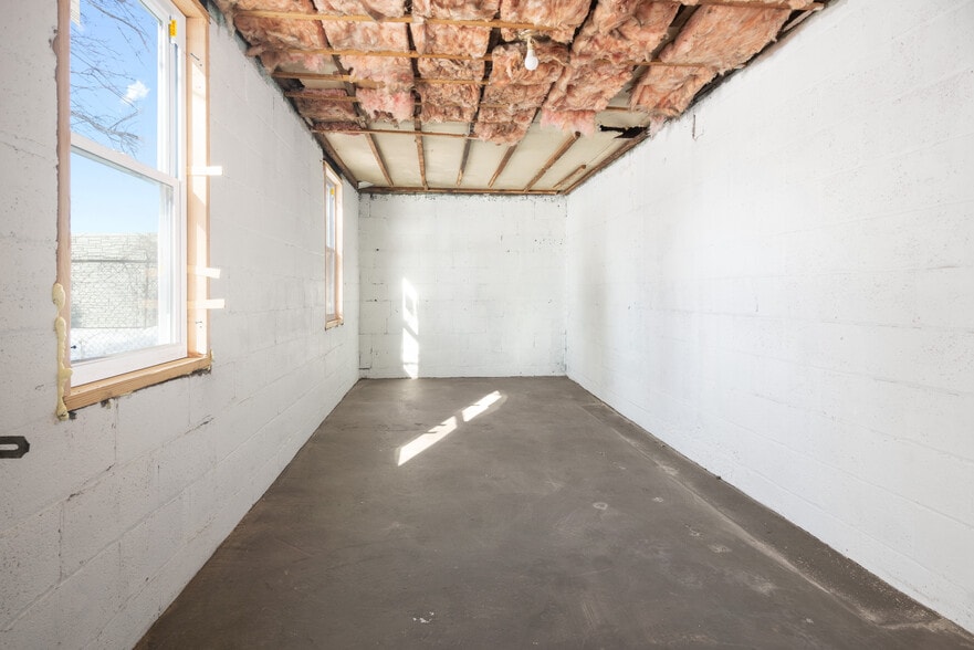 More Photos Of 10118 Eagle St, Dearborn Industrial For Sale