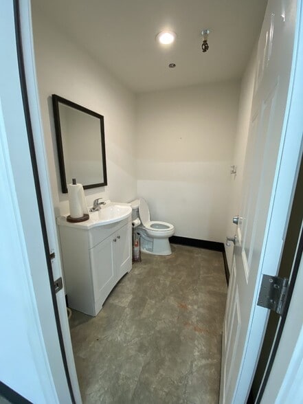 More Photos Of 4865 Pasadena Ave, Sacramento Flex For Lease