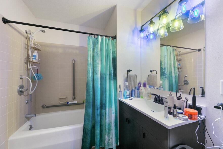 More Photos Of 23 Neptune St N, Cosmos Apartments For Sale