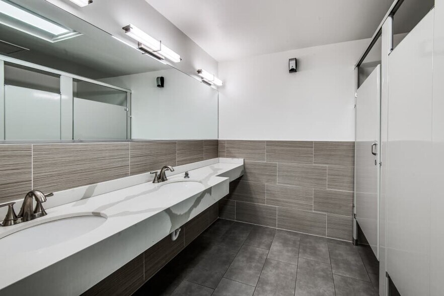 More Photos Of 2225 E Randol Mill Rd, Arlington Office For Lease