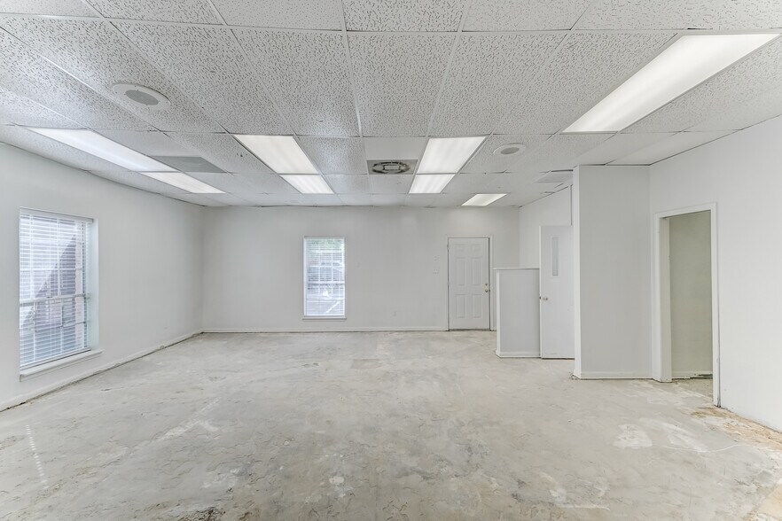 More Photos Of 14721 Pebble Bend Dr, Houston Medical For Lease