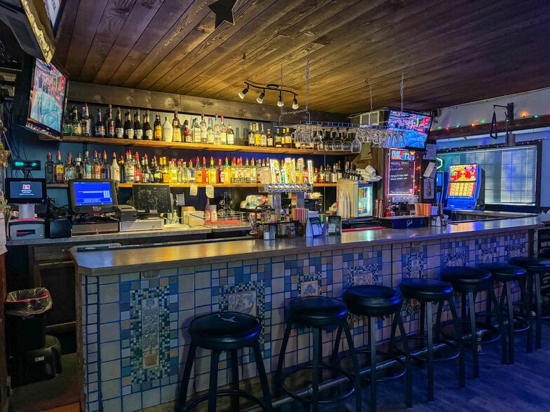 More Photos Of 38015 US-26 Hwy, Sandy Specialty For Sale