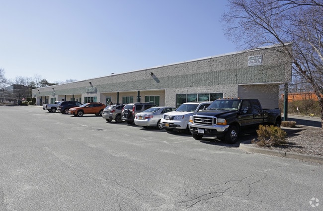 More Photos Of 5000-5014 Veterans Memorial Hwy, Holbrook Research And Development For Lease
