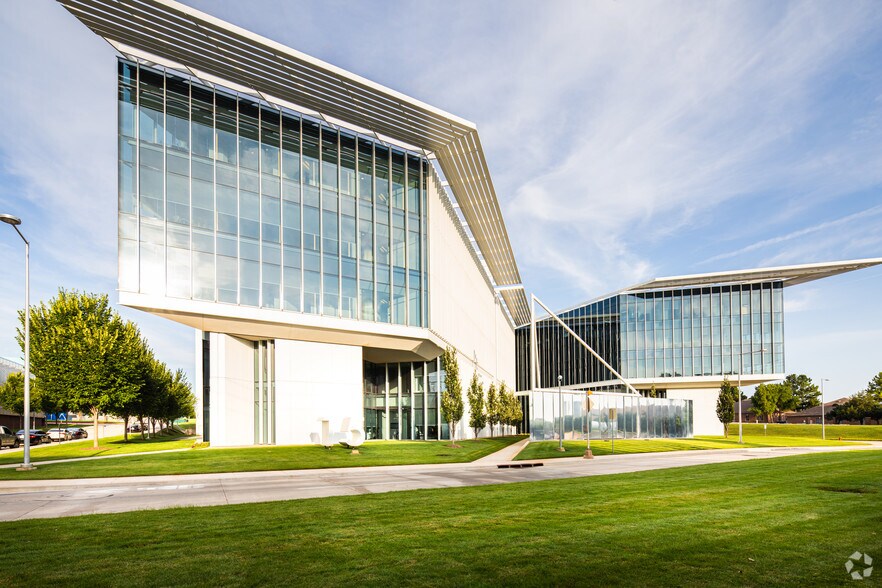 More Photos Of 6000 N Classen Blvd, Oklahoma City Office For Lease