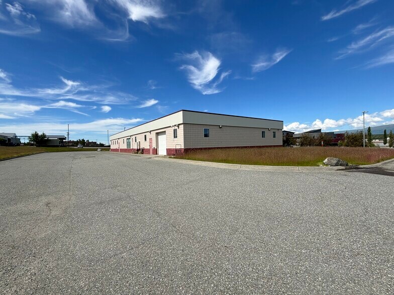 More Photos Of 3674 E Country Field Cir, Wasilla Storefront Retail Office For Sale