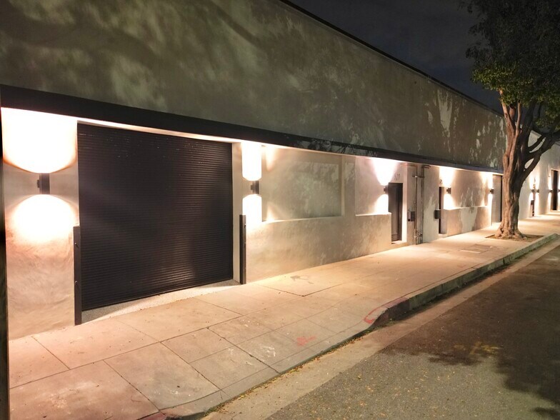 More Photos Of 527-525 W Windsor rd, Glendale Industrial For Sale