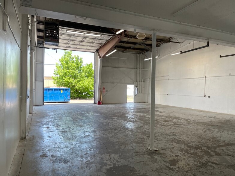 More Photos Of 16035-16051 W 4th Ave, Golden Warehouse For Lease