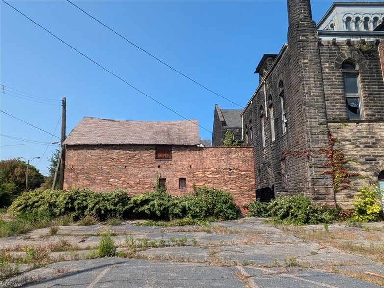 More Photos Of 2311 E 55th St, Cleveland Office For Sale