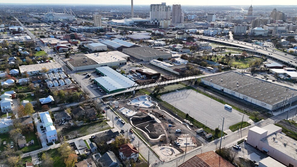 More Photos Of 415 Burnet St, San Antonio Manufacturing For Sale