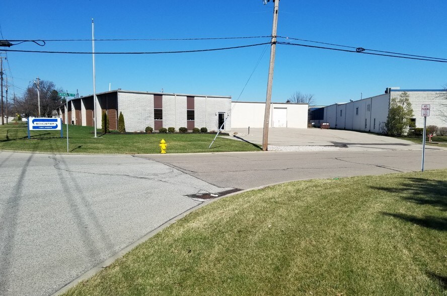 More Photos Of 11320-11350 Grooms Rd, Blue Ash Warehouse For Lease