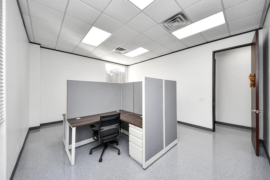 More Photos Of 1335 Space Park Dr, Houston Office For Lease