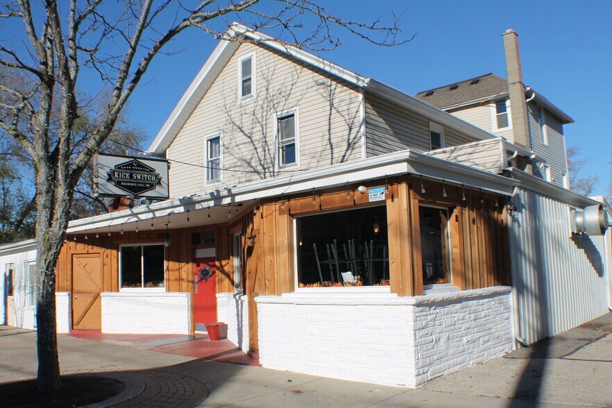 Primary Photo Of N51W34950 E Wisconsin Ave, Okauchee Specialty For Lease