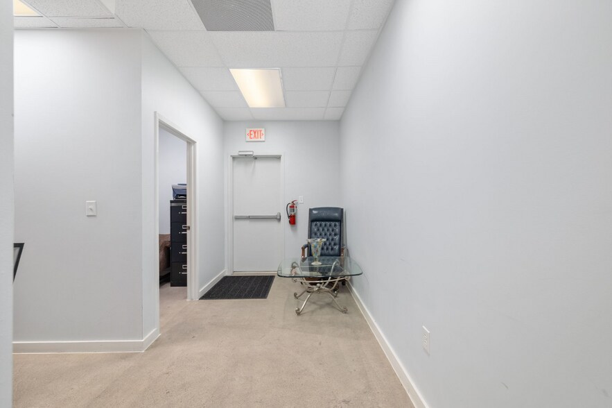 More Photos Of 3251 Harry Wurzbach Rd, San Antonio Medical For Sale