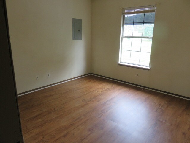 More Photos Of 18-20 E Main St, Altus Apartments For Sale