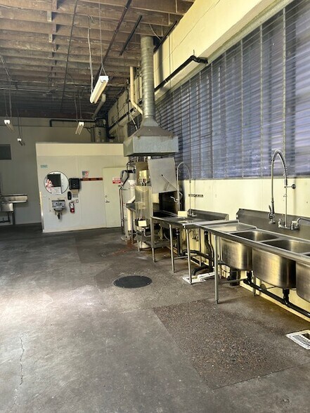 More Photos Of 2120 NE Oregon St, Portland Warehouse For Lease