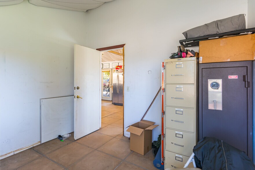 More Photos Of 19191 High Glen Rd, Alpine Specialty For Sale