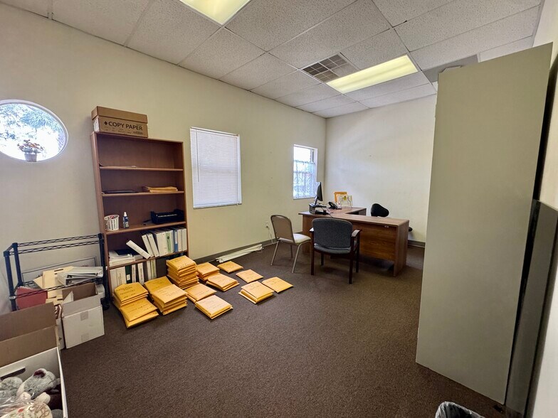 More Photos Of 7731 Newberry Rd, Gainesville Flex For Lease