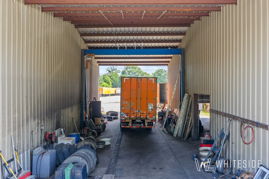 More Photos Of 4420 Rozzelles Ferry Rd, Charlotte Warehouse For Sale