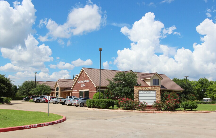 Primary Photo Of 7435 Highway 6, Missouri City Office For Lease
