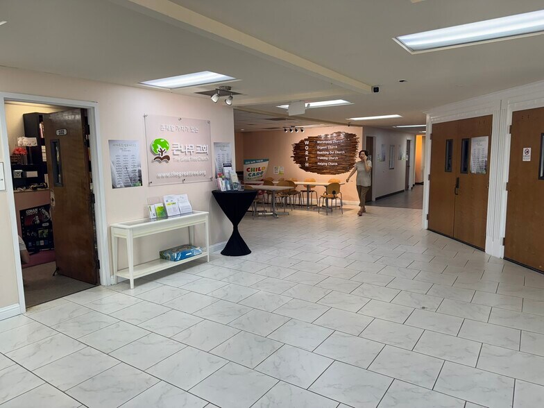 More Photos Of 3114 Old Denton Rd, Carrollton Specialty For Sale