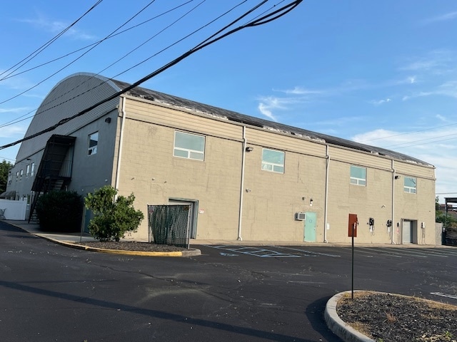 More Photos Of 1 Lexington & Revere Ave, Bethpage Warehouse For Sale