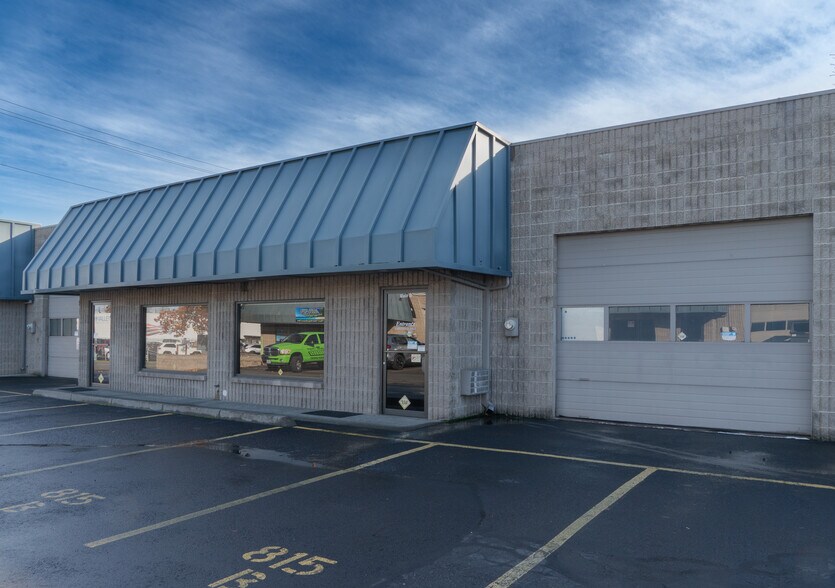More Photos Of 815-817 N Central Ave, Medford Storefront For Lease