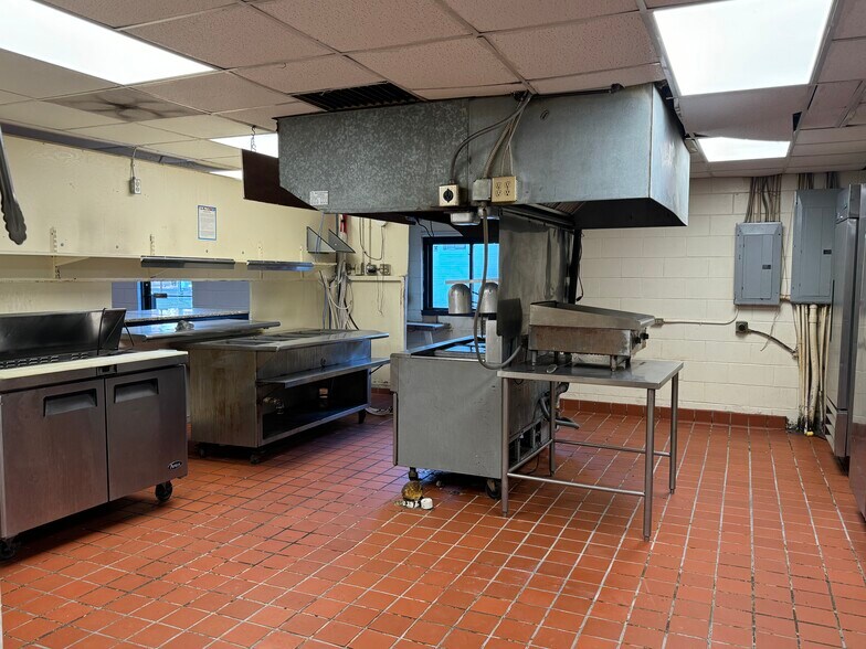More Photos Of 109 Broad St, Hawkinsville Restaurant For Sale