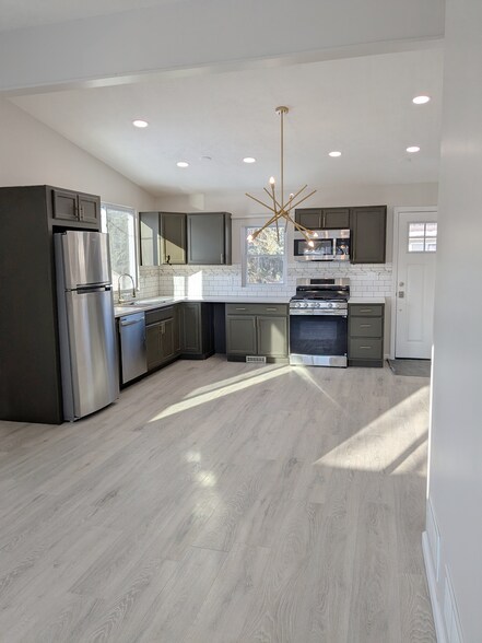 More Photos Of 802 S Jenkins Blvd, Akron Apartments For Sale