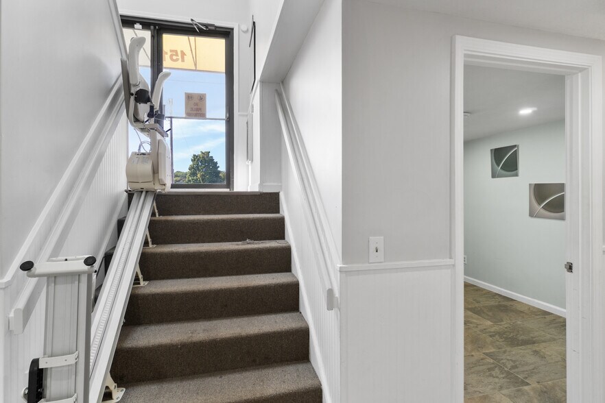 More Photos Of 151 N 2nd St, Fulton Office For Sale