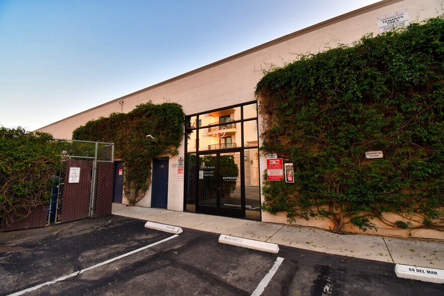 More Photos Of 31-77 W Del Mar Blvd, Pasadena Warehouse For Lease