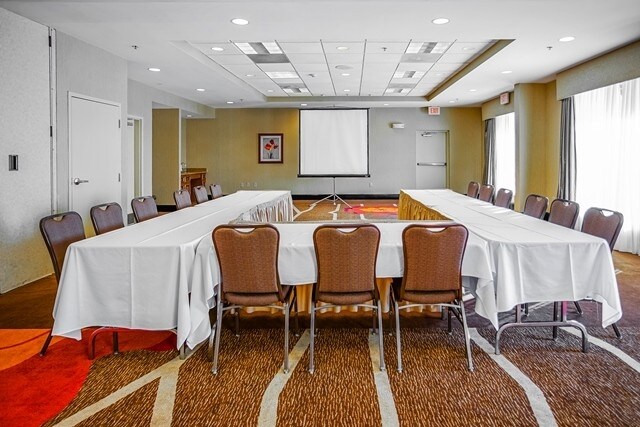 More Photos Of 455 Riverstone Pky, Kankakee Hotel For Sale