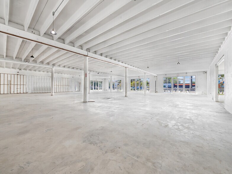 More Photos Of 410-470 NE 1st Ave, Hallandale Restaurant For Lease