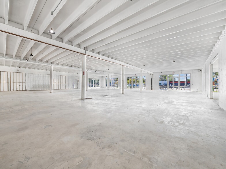 More Photos Of 410-470 NE 1st Ave, Hallandale Restaurant For Lease