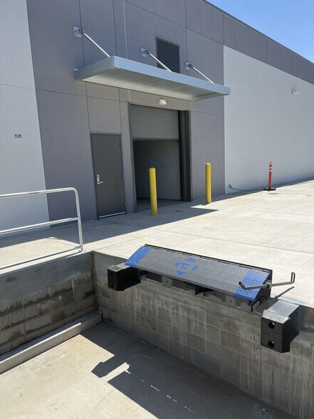 More Photos Of 5031 Commerce Park Cir, Pensacola Warehouse For Lease