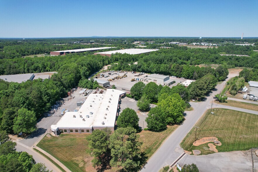 More Photos Of 10015 Metromont Industrial Blvd, Charlotte Warehouse For Lease