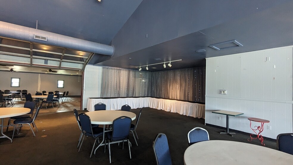 More Photos Of 192 E Main St, Lexington Restaurant For Sale