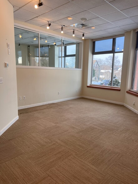 More Photos Of 978-1004 Main St, Branford Apartments For Lease