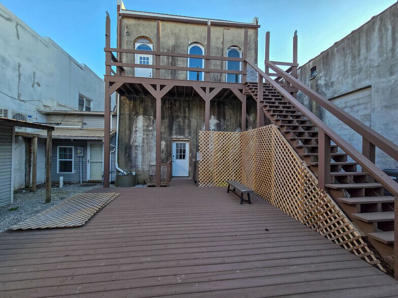 More Photos Of 410 Court St, Vienna Storefront Retail Residential For Sale