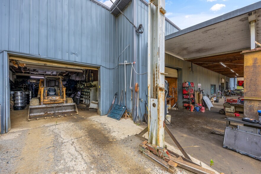 More Photos Of 1021 E Hendron Chapel Rd, Knoxville Manufacturing For Sale