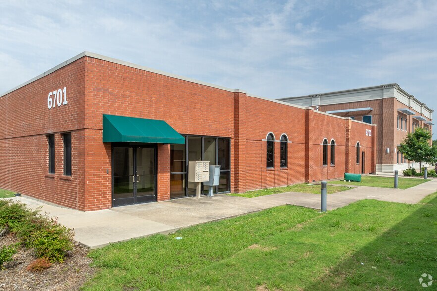 More Photos Of 6705 Heritage Pkwy, Rockwall Medical For Lease