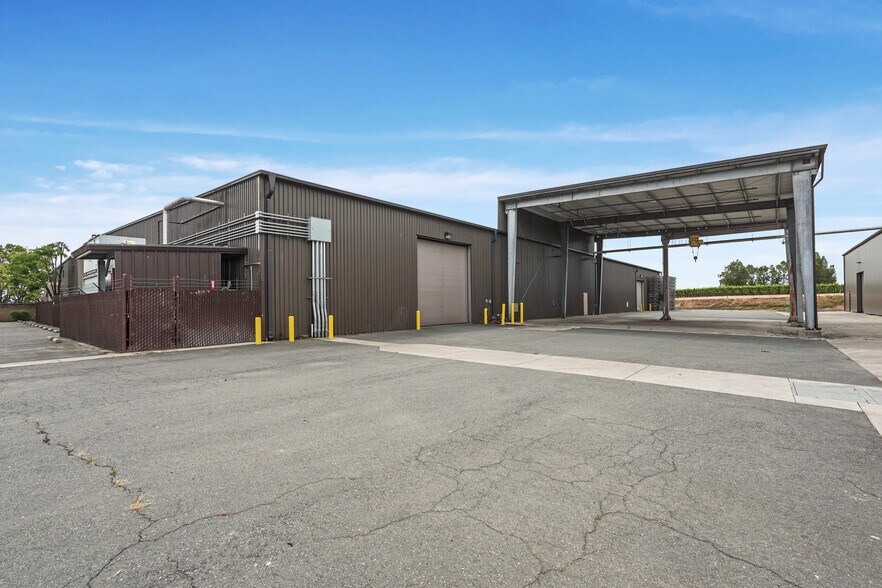 More Photos Of 11989 Clements Rd, Linden Land For Lease