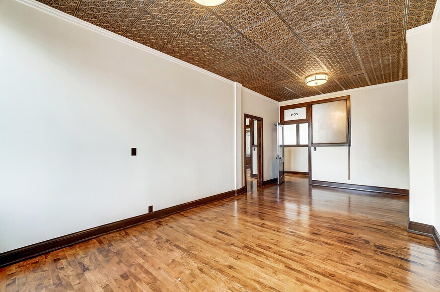 More Photos Of 9-11 N 3rd St, Newark Office For Lease