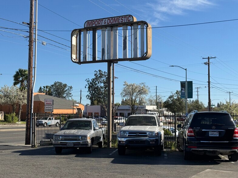 More Photos Of 7349 Fair Oaks Blvd, Carmichael General Retail For Sale